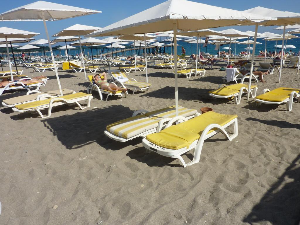 Cristal Villalar Kemer Bagian luar foto