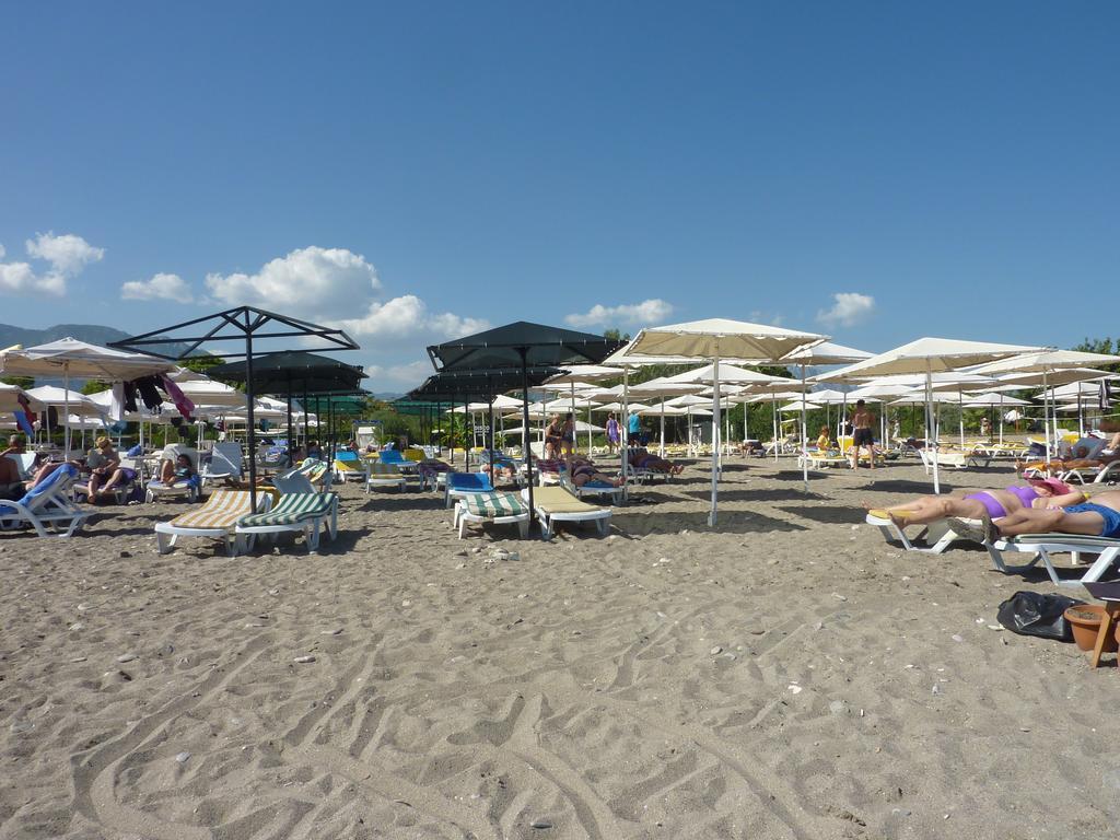 Cristal Villalar Kemer Bagian luar foto