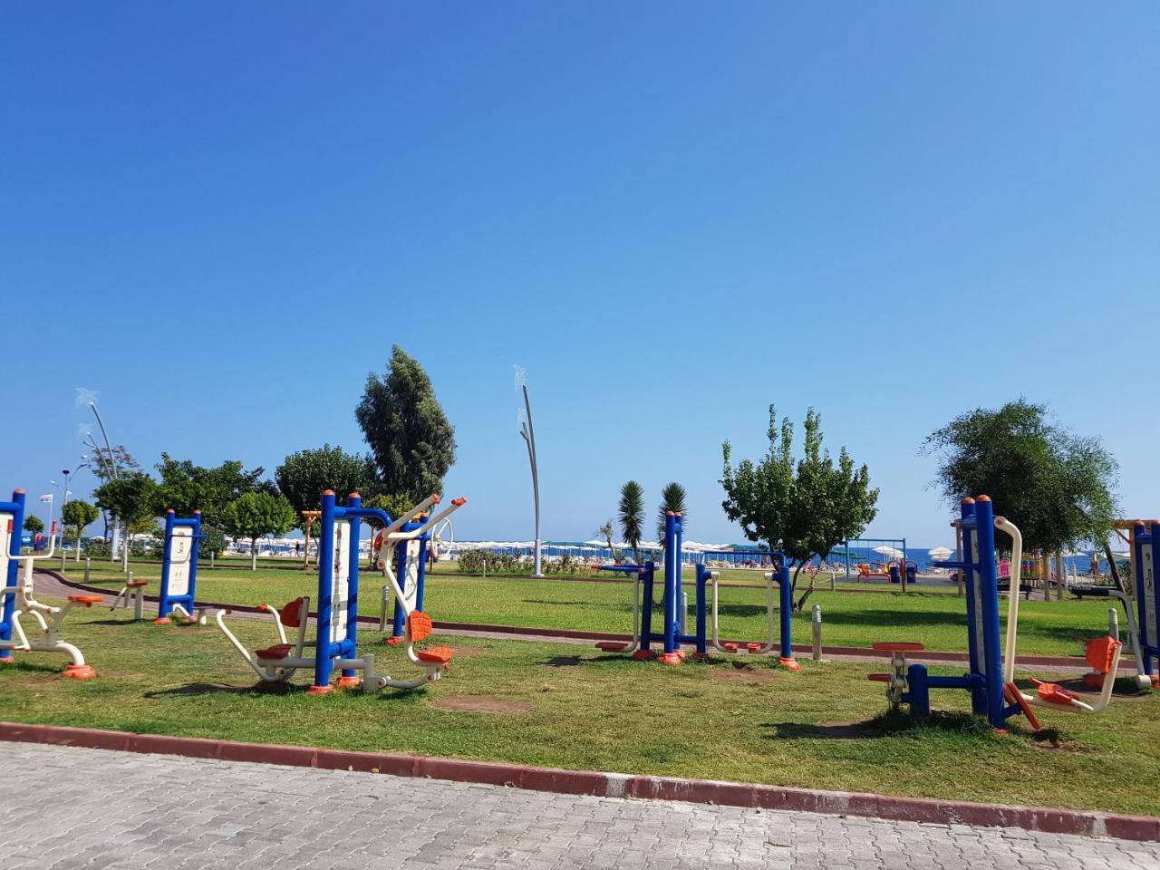 Cristal Villalar Kemer Bagian luar foto