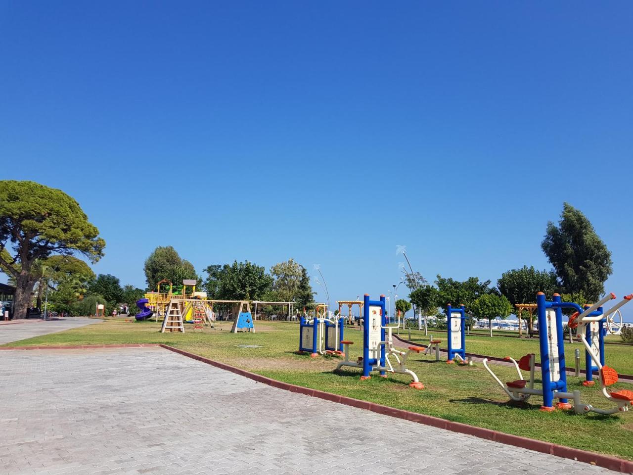 Cristal Villalar Kemer Bagian luar foto