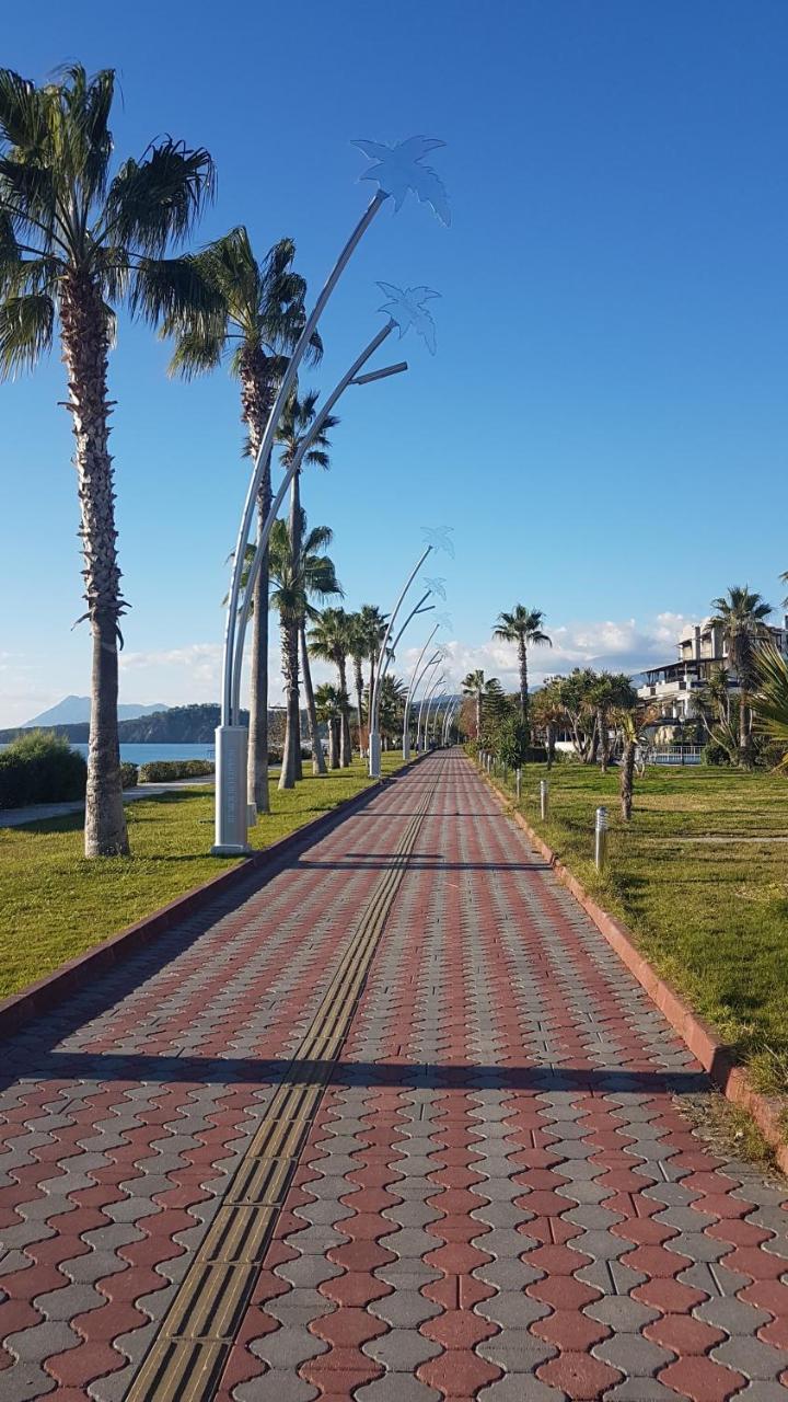 Cristal Villalar Kemer Bagian luar foto