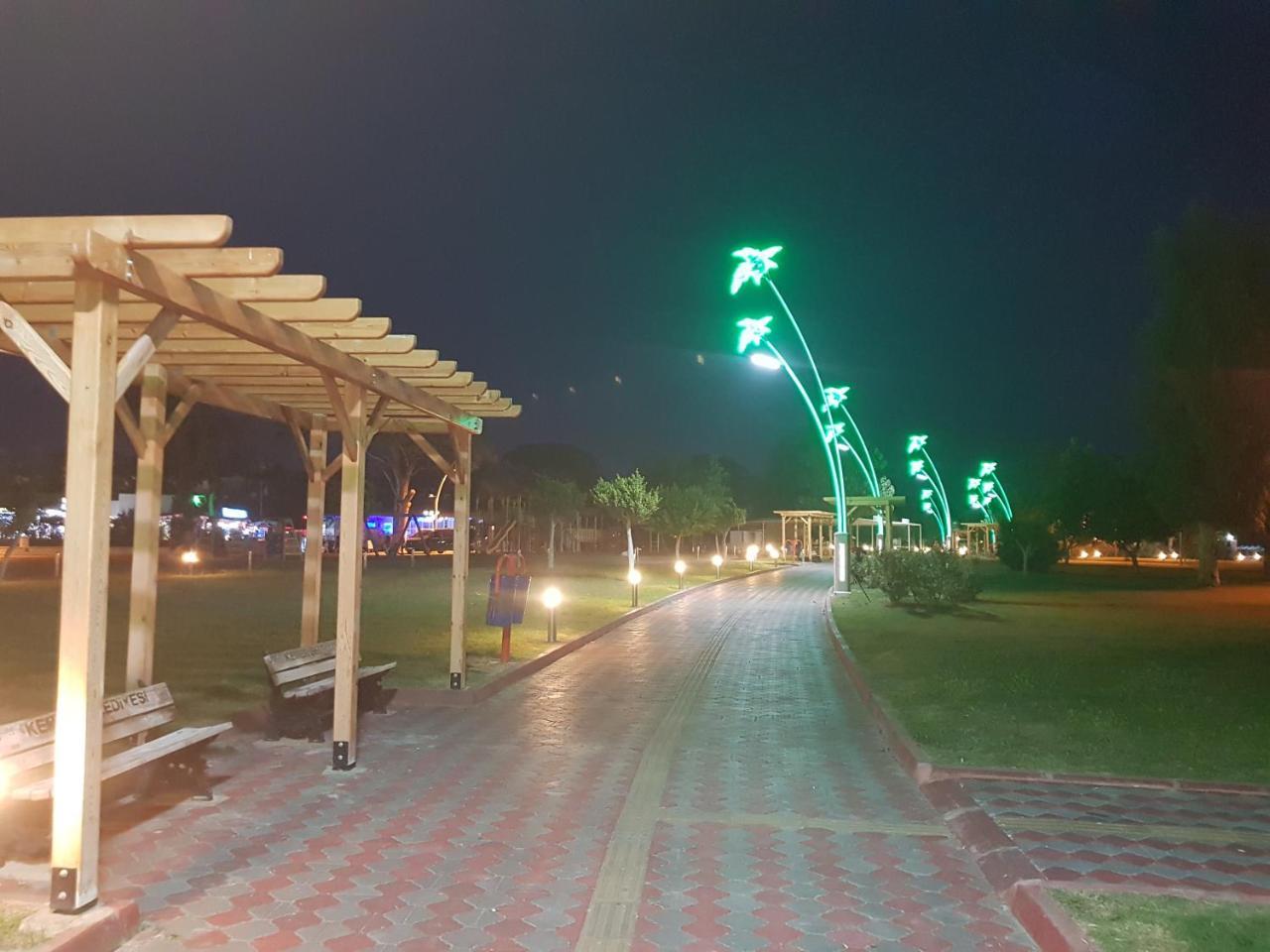 Cristal Villalar Kemer Bagian luar foto