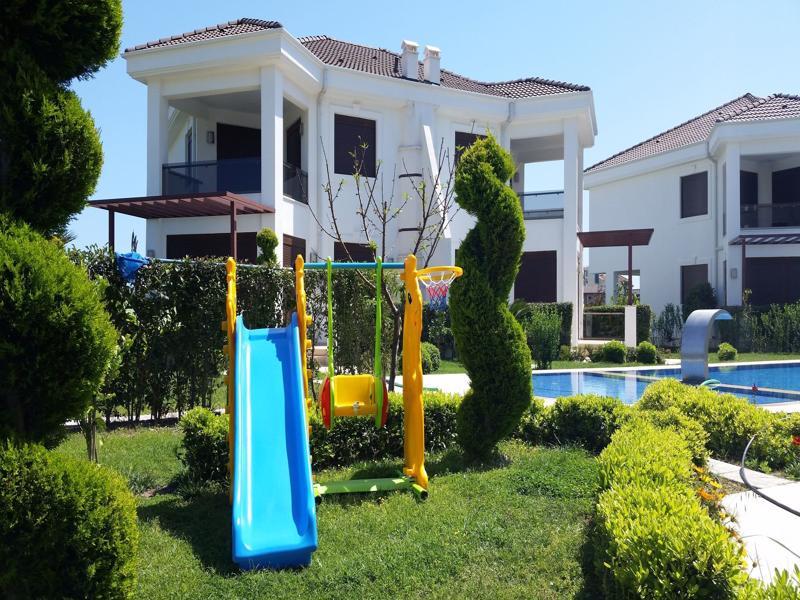 Cristal Villalar Kemer Bagian luar foto