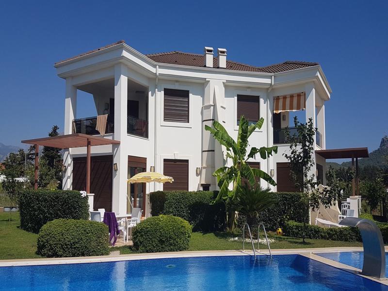 Cristal Villalar Kemer Bagian luar foto