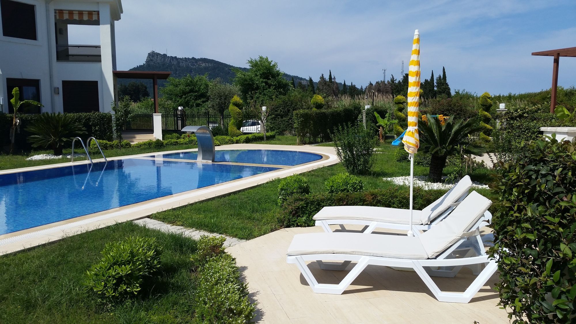 Cristal Villalar Kemer Bagian luar foto