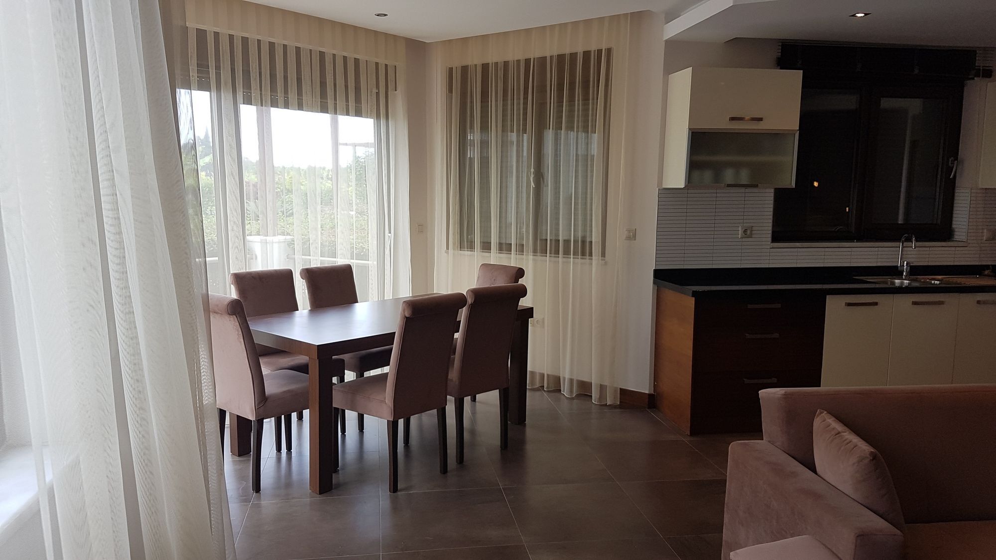 Cristal Villalar Kemer Bagian luar foto