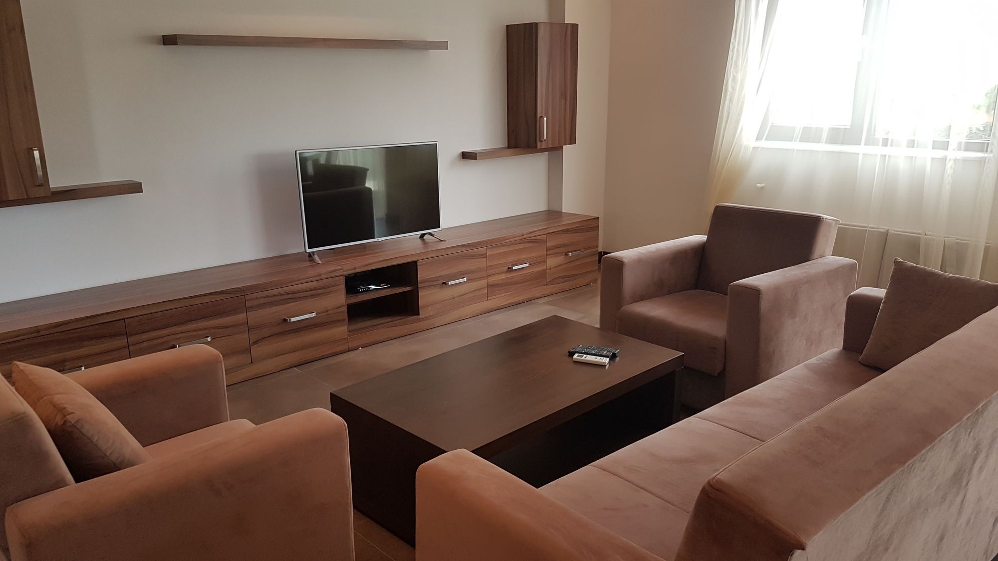 Cristal Villalar Kemer Bagian luar foto